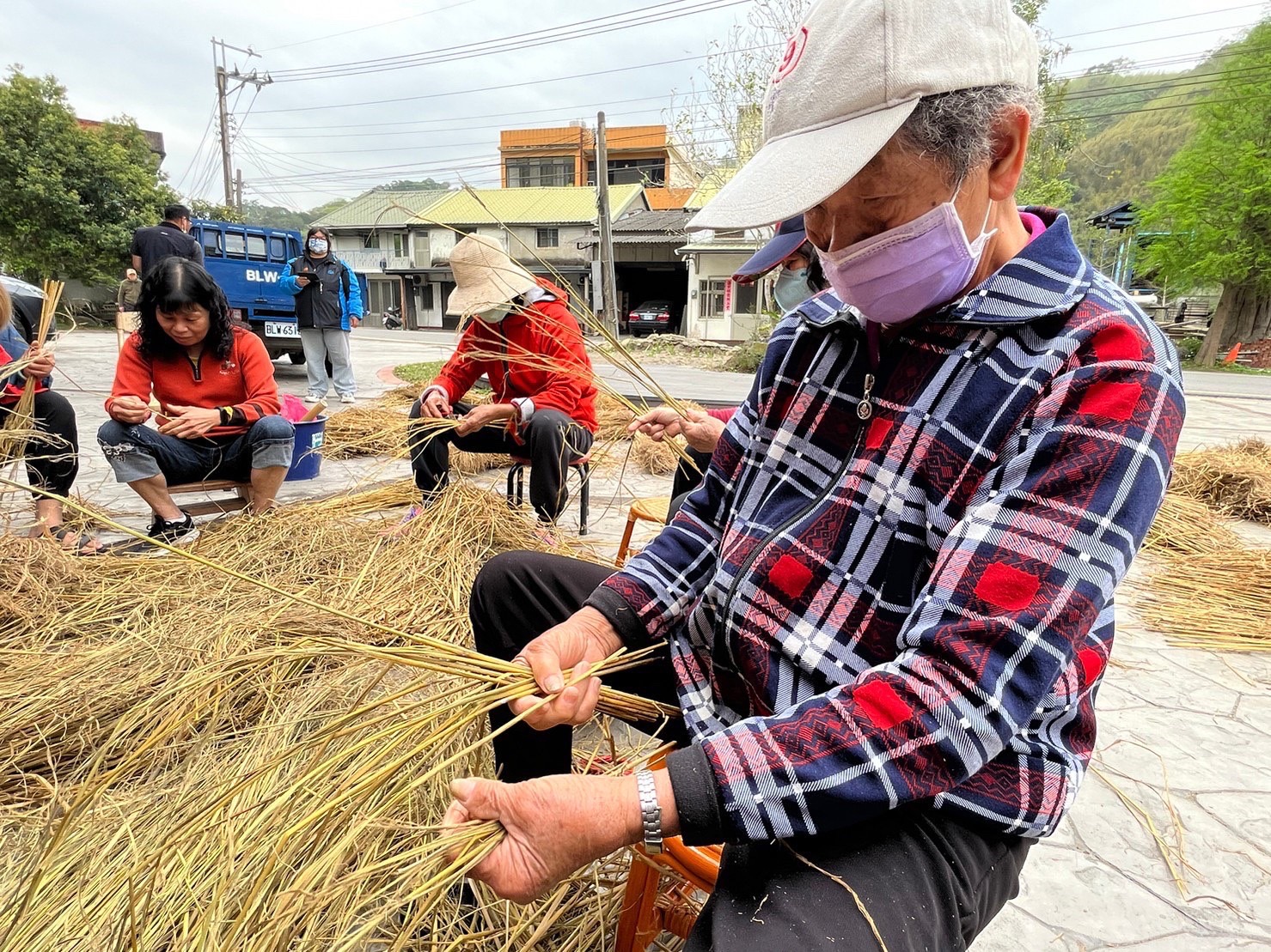 苗栗縣三義雙潭雲火龍協會112年度雲火龍~醉龍編織